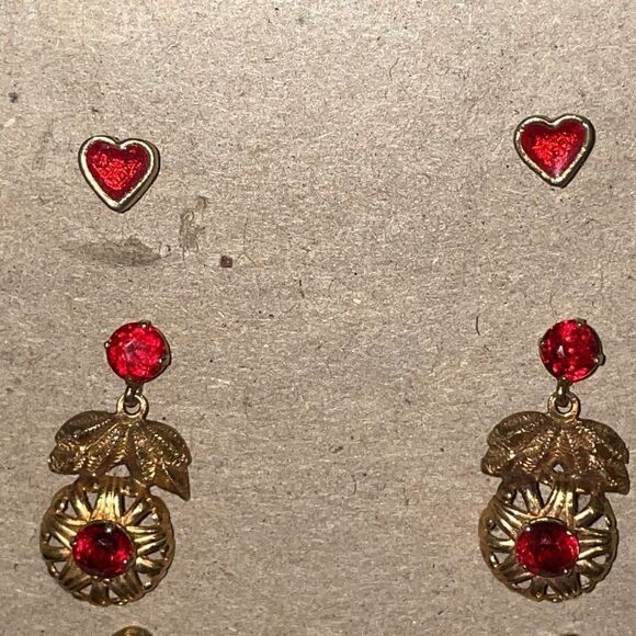 Three sets of earrings - Picture 3 of 3